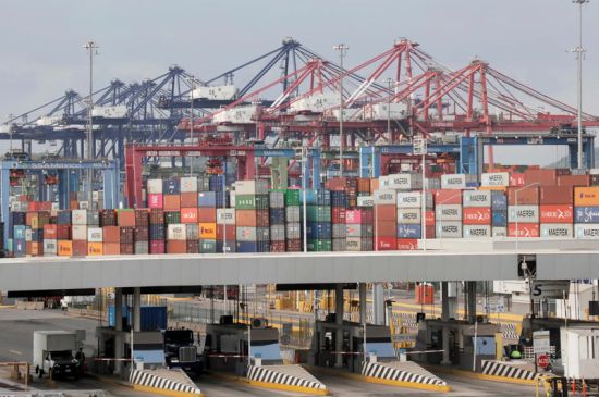 Acceso al puerto de Manzanillo abre controversia por nuevo requisito